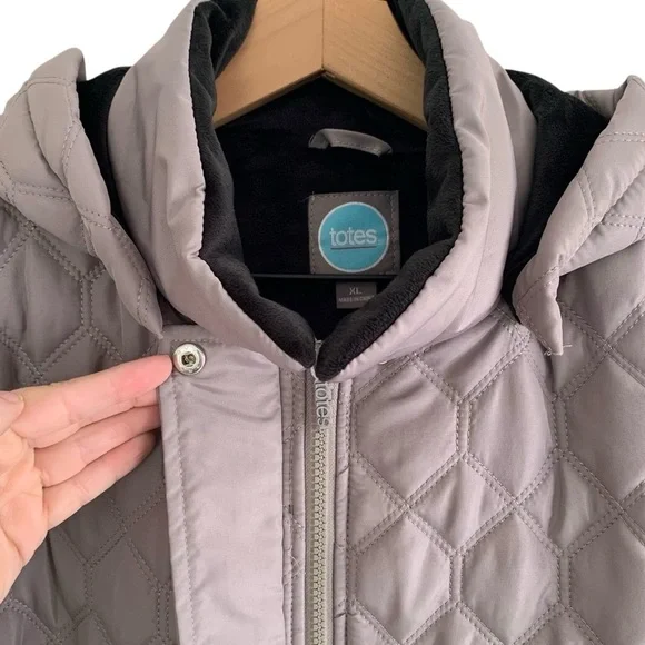 Totes “Titanium” Geometric Quilted Hooded Jacket - Picture 3 of 10